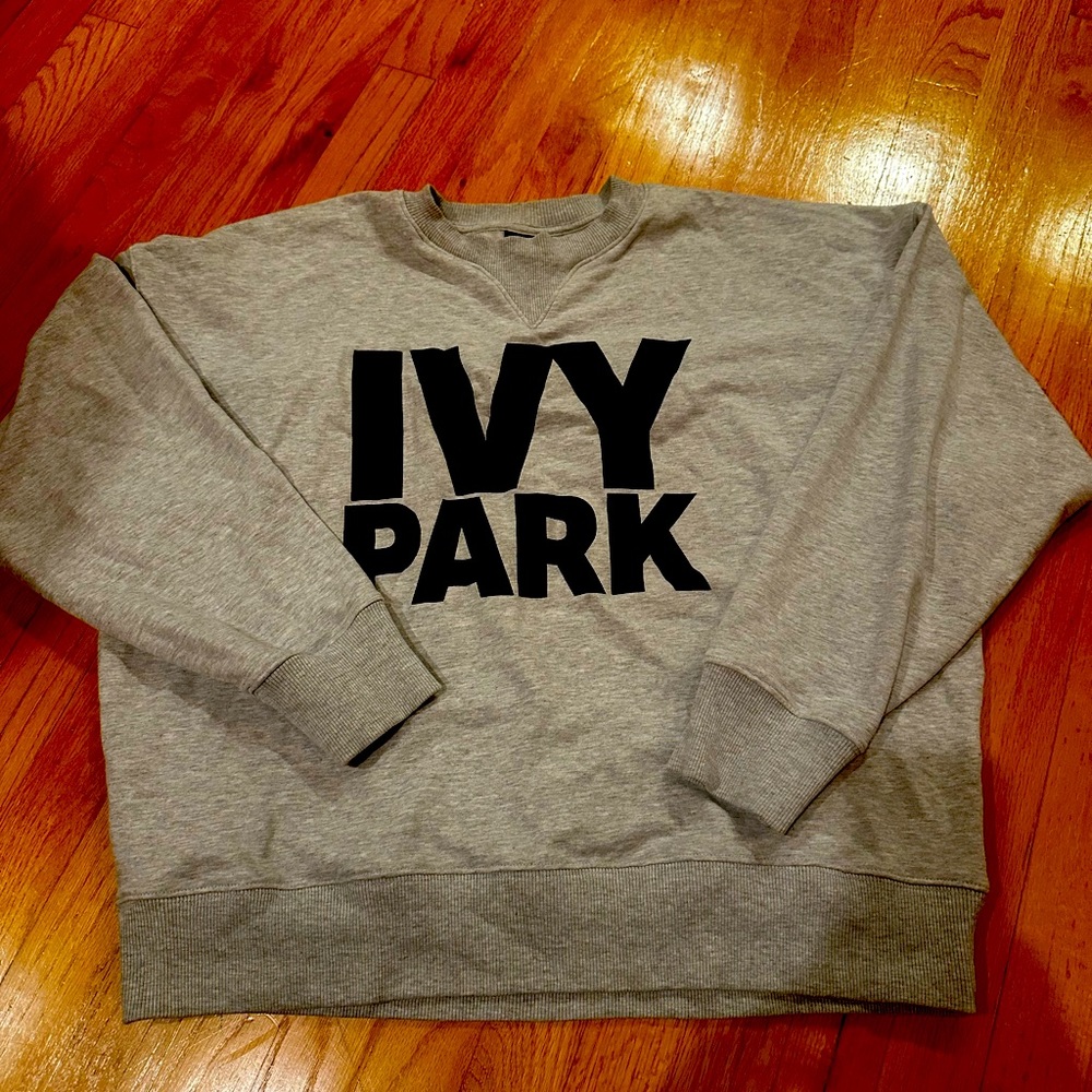 IVY PARK GREY SWEATSHIRT LG